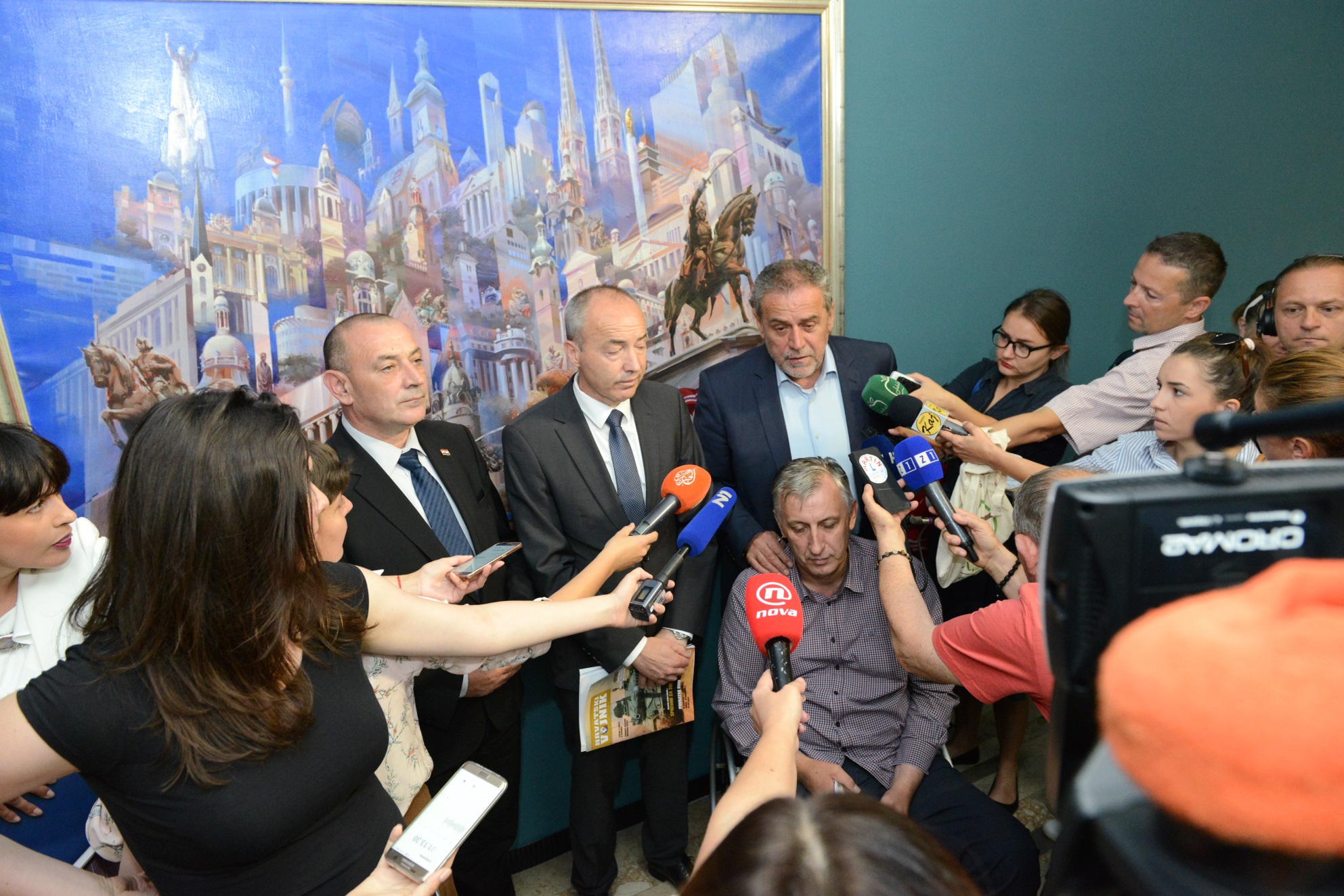 https://www.morh.hr/wp-content/gallery/ministar-krsticevic-i-gradonacelnik-bandic-obisli-lokacije-u-zagrebu/zagreb_27062017_08.jpg