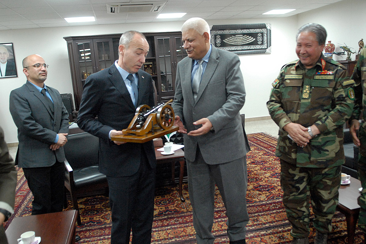 https://www.morh.hr/wp-content/gallery/ministar-krsticevic-i-nacelnik-gs-os-rh-u-posjetu-afganistanu2/afgan_13122016_13.jpg