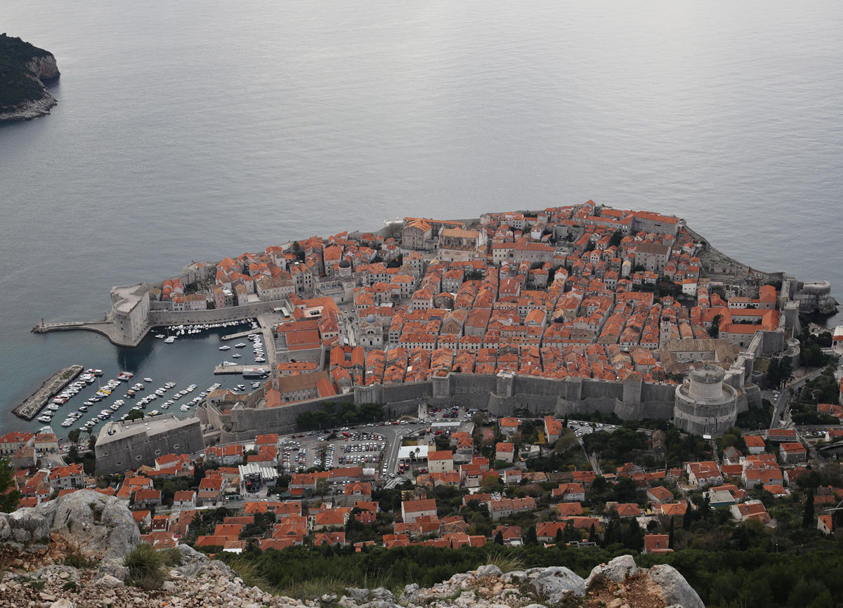 https://www.morh.hr/wp-content/gallery/ministar-krsticevic-na-25-obljetnici-obrane-grada-dubrovnika/dubrovnik_06122016_05.jpg