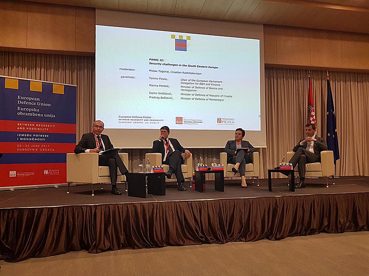 https://www.morh.hr/wp-content/gallery/ministar-krsticevic-na-konferenciji-o-europskoj-uniji-u-dubrovniku/dubrovnik_23062017_01.jpg