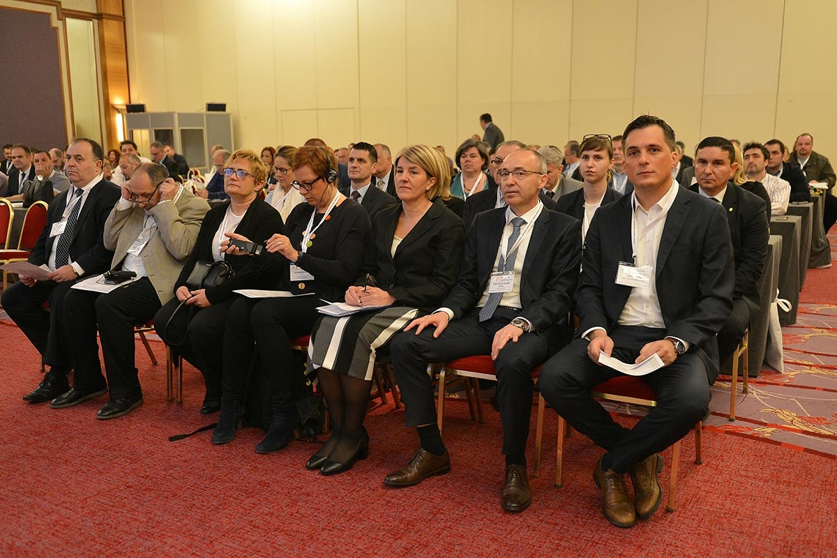 https://www.morh.hr/wp-content/gallery/ministar-krsticevic-na-konferenciji-o-privatnoj-zastiti/privatna_zastita_12042018_03.jpg