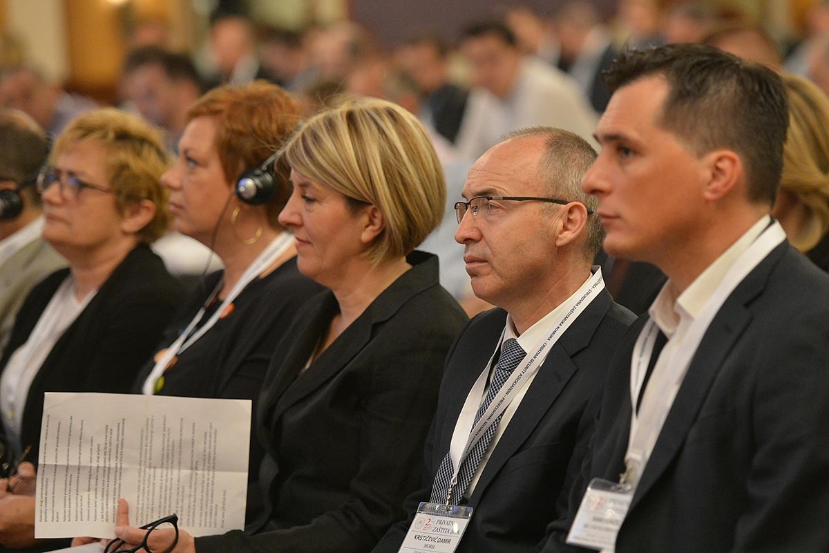 https://www.morh.hr/wp-content/gallery/ministar-krsticevic-na-konferenciji-o-privatnoj-zastiti/privatna_zastita_12042018_04.jpg