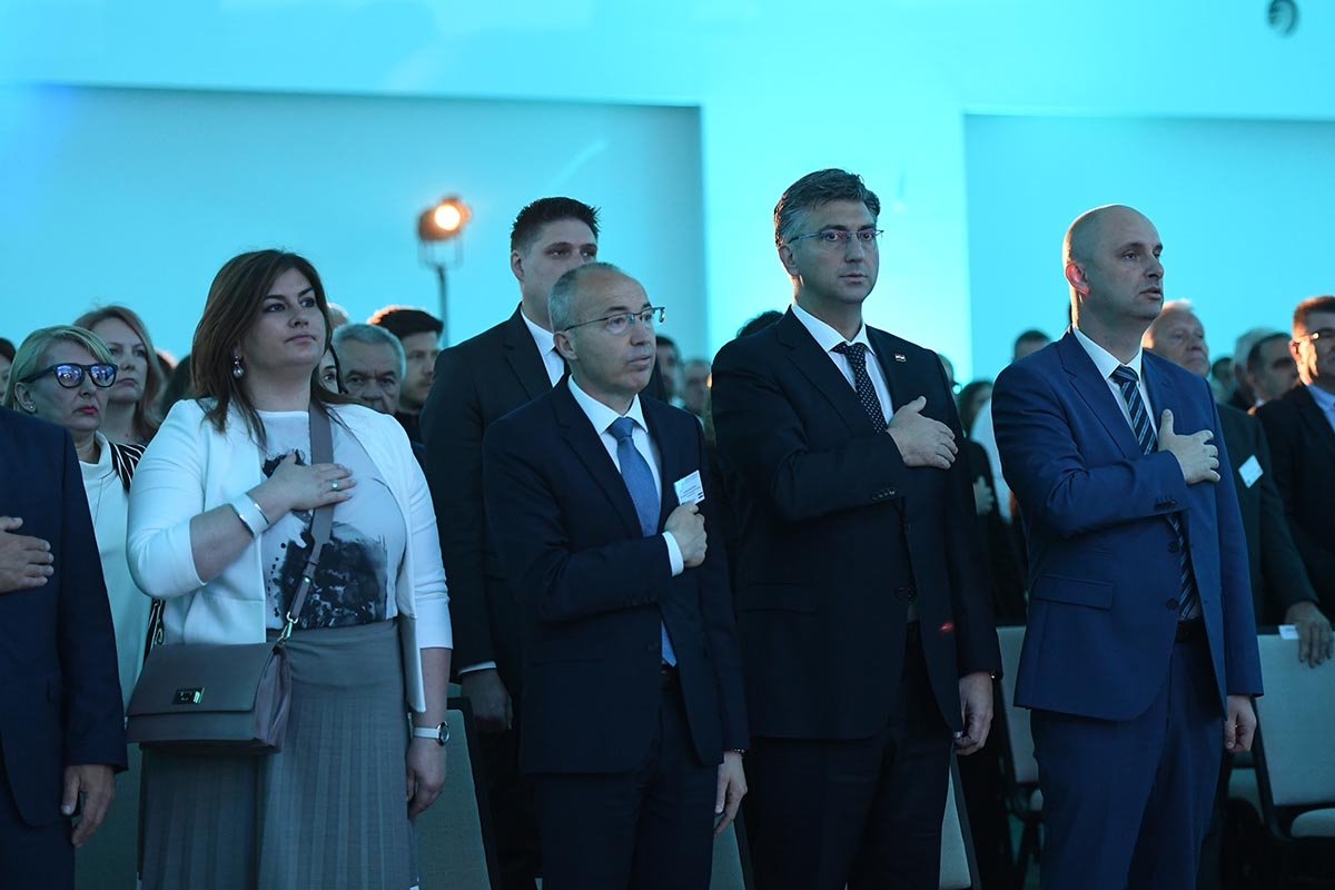 https://www.morh.hr/wp-content/gallery/ministar-krsticevic-na-konferenciji-o-ribarstvu-u-sibeniku/konferencija_ribastvo_13052019_04.jpg