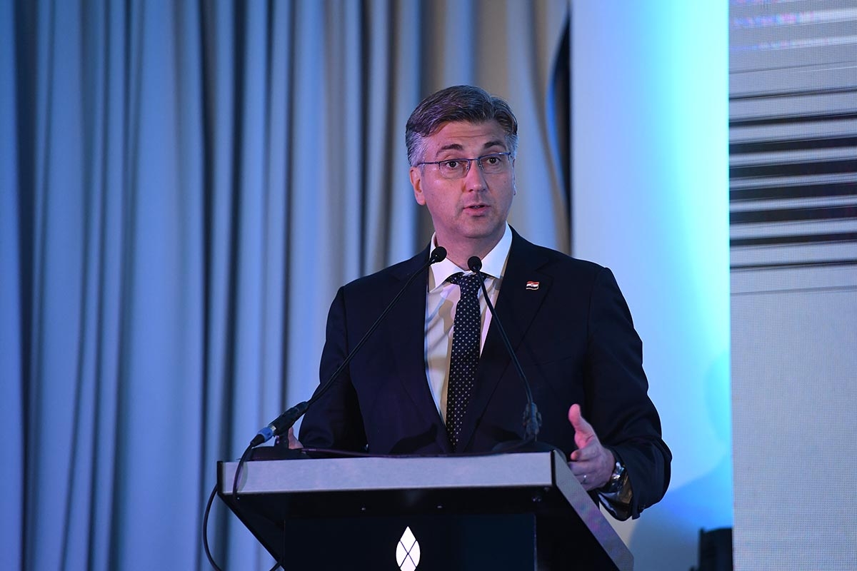 https://www.morh.hr/wp-content/gallery/ministar-krsticevic-na-konferenciji-o-ribarstvu-u-sibeniku/konferencija_ribastvo_13052019_09.jpg