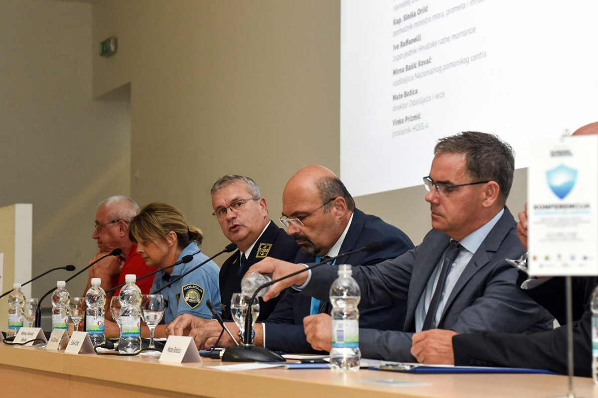 https://www.morh.hr/wp-content/gallery/ministar-krsticevic-na-konferenciji-o-sigurnosti-na-jadranu/sigurnost_na_jadranu_24072018_09.jpg