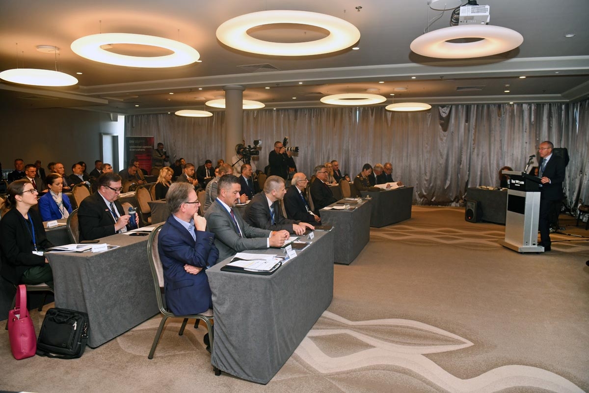 https://www.morh.hr/wp-content/gallery/ministar-krsticevic-na-konferenciji-o-zastiti-kriticne-infrastrukture/konferencija_27092018_13.jpg