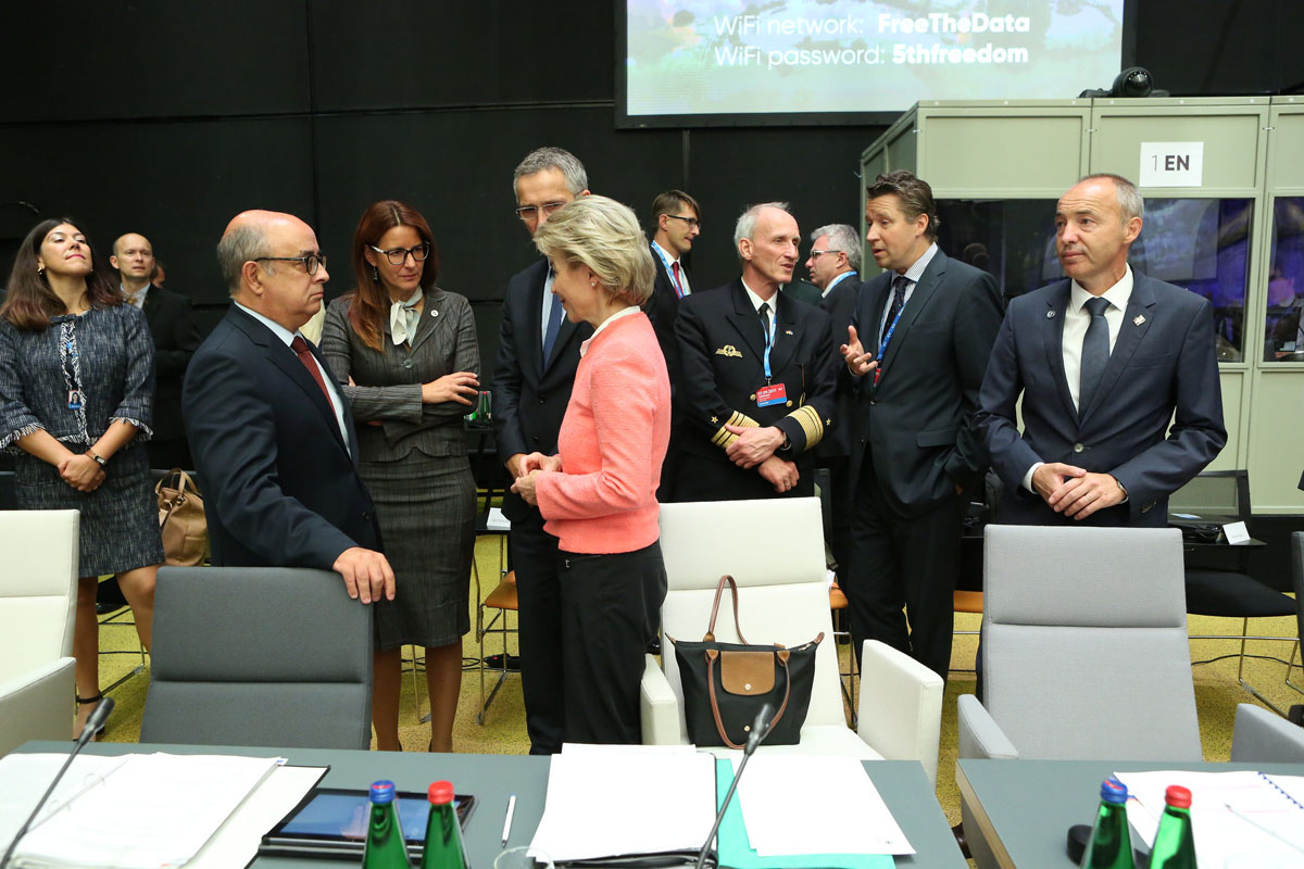 https://www.morh.hr/wp-content/gallery/ministar-krsticevic-na-neformalnom-sastanku-ministara-obrane-eu-2/005eu_2017_9890_by_annika_haas.jpg