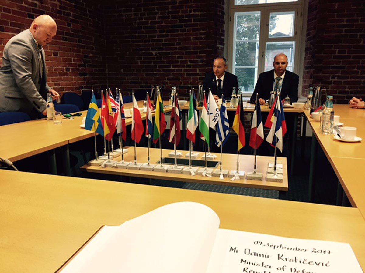 https://www.morh.hr/wp-content/gallery/ministar-krsticevic-na-neformalnom-sastanku-ministara-obrane-eu-2/010eu2017_9912.jpg
