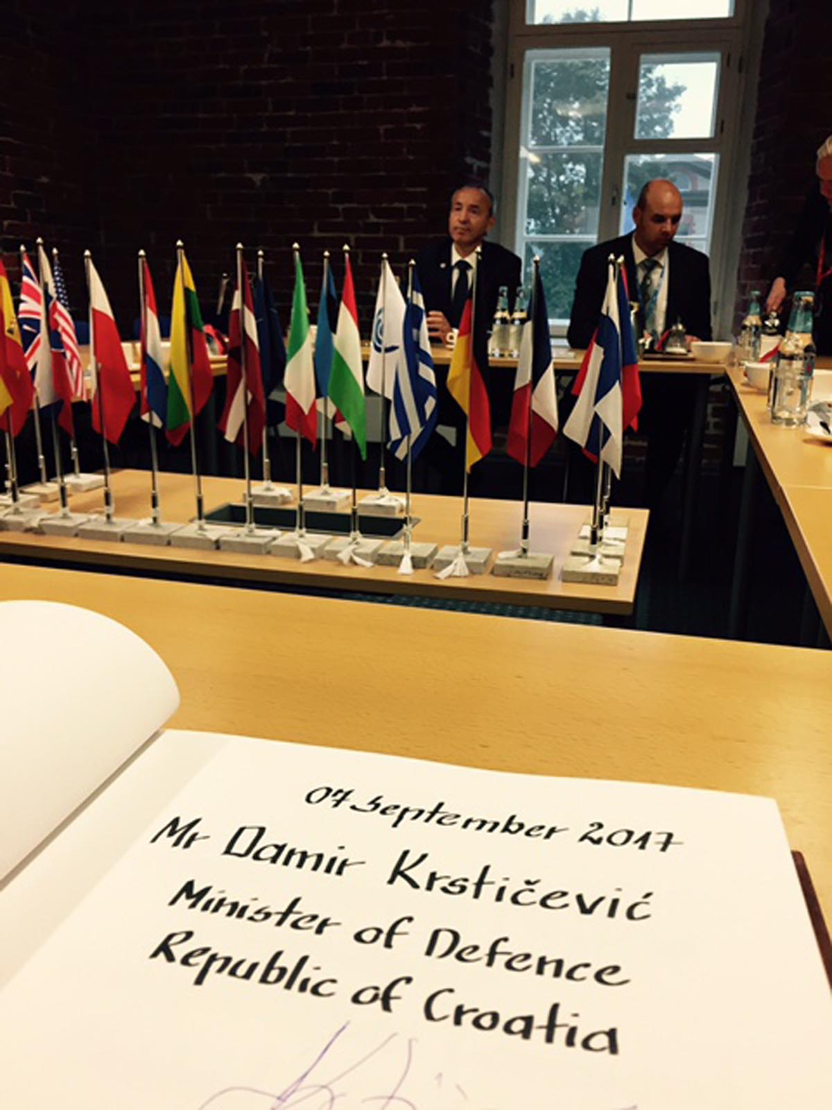 https://www.morh.hr/wp-content/gallery/ministar-krsticevic-na-neformalnom-sastanku-ministara-obrane-eu-2/011eu2017_9913.jpg