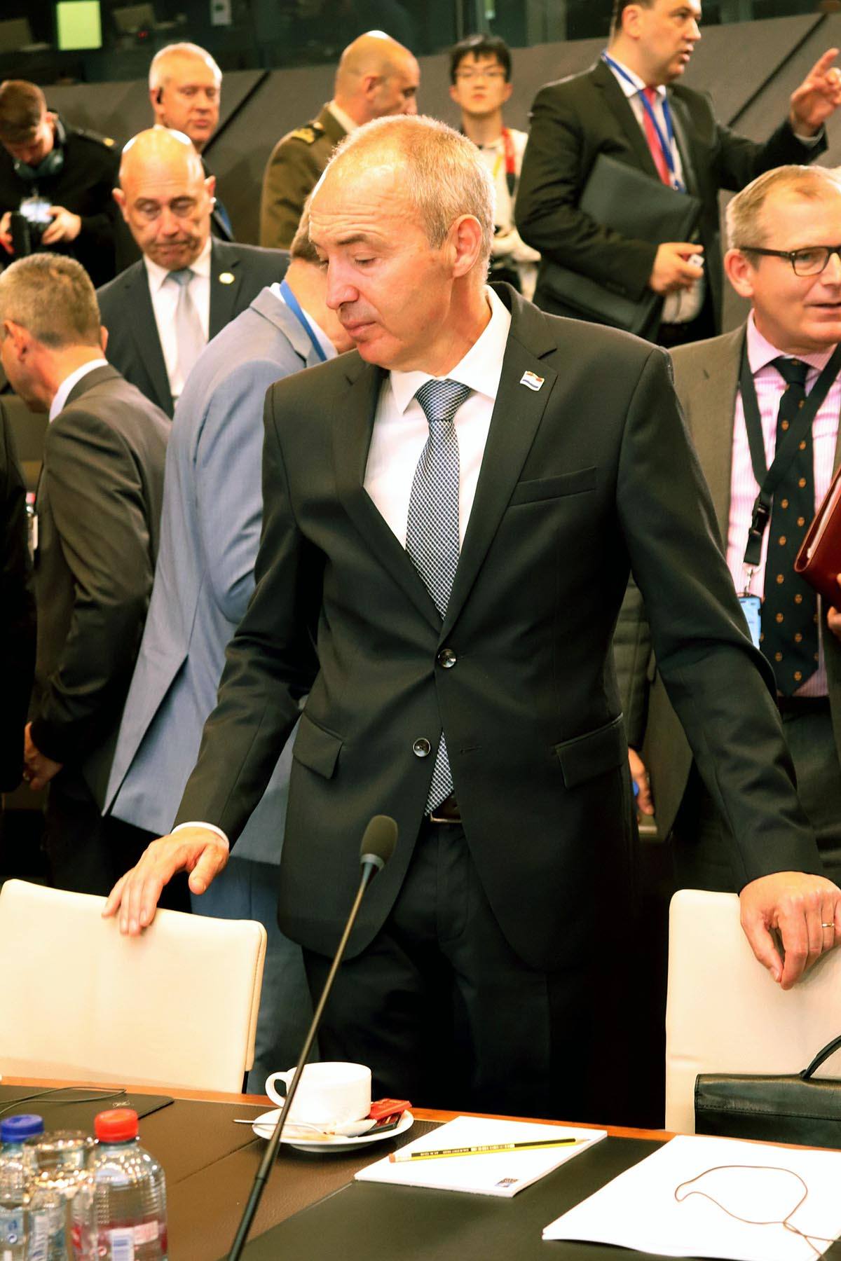 https://www.morh.hr/wp-content/gallery/ministar-krsticevic-na-sastanku-ministara-obrane-nato-a-1/krsticevic_bruxelles_27062019_04.jpg