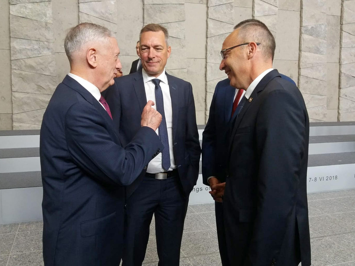 https://www.morh.hr/wp-content/gallery/ministar-krsticevic-na-sastanku-ministara-obrane-nato-a/bruxelles_08062018_07.jpg