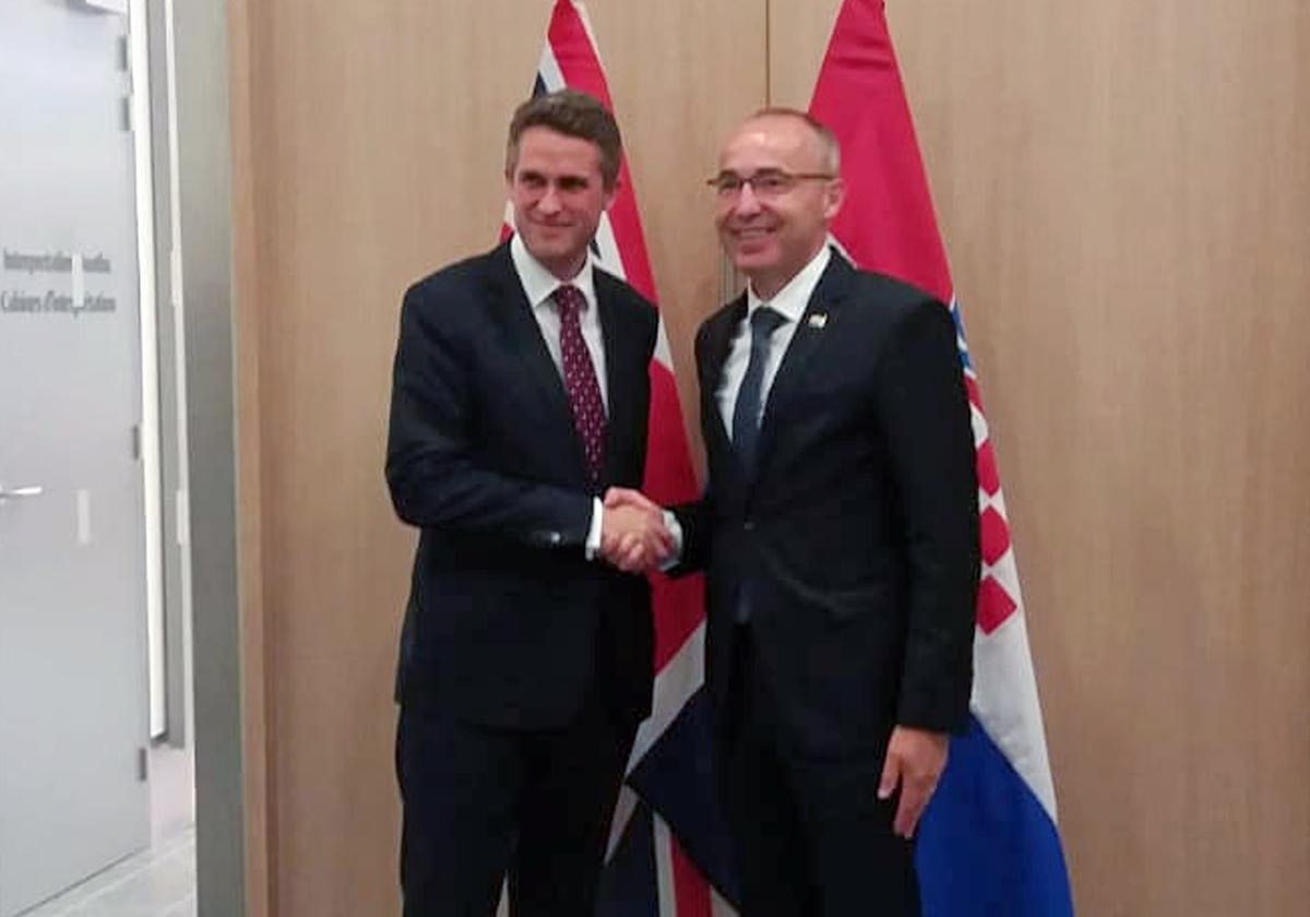 https://www.morh.hr/wp-content/gallery/ministar-krsticevic-na-sastanku-ministara-obrane-nato-a/bruxelles_08062018_08.jpg