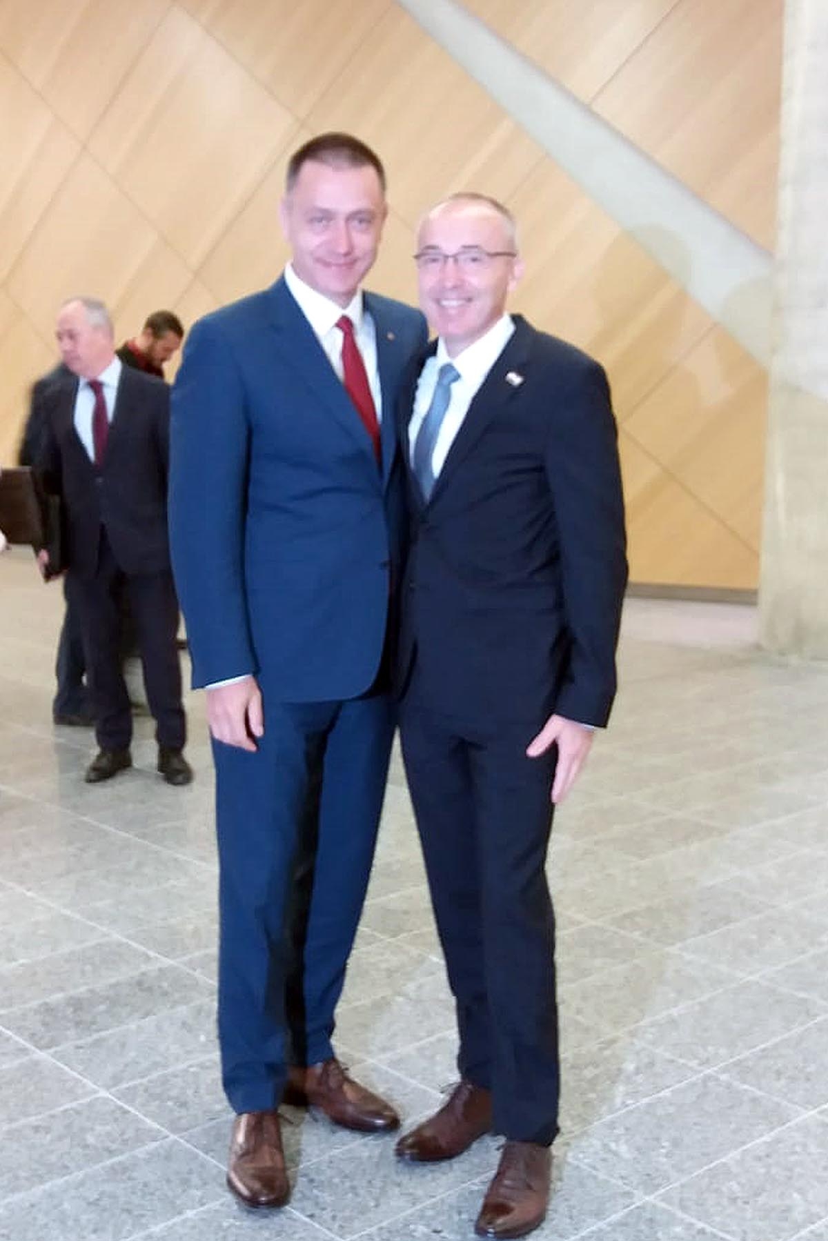 https://www.morh.hr/wp-content/gallery/ministar-krsticevic-na-sastanku-ministara-obrane-nato-a/bruxelles_08062018_09.jpg