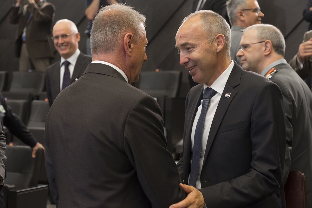 https://www.morh.hr/wp-content/gallery/ministar-krsticevic-na-sastanku-ministara-obrane-nato-a/bruxelles_08062018_11.jpg