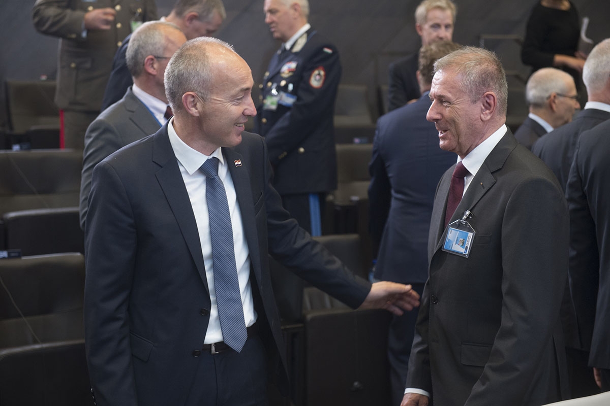 https://www.morh.hr/wp-content/gallery/ministar-krsticevic-na-sastanku-ministara-obrane-nato-a/bruxelles_08062018_13.jpg