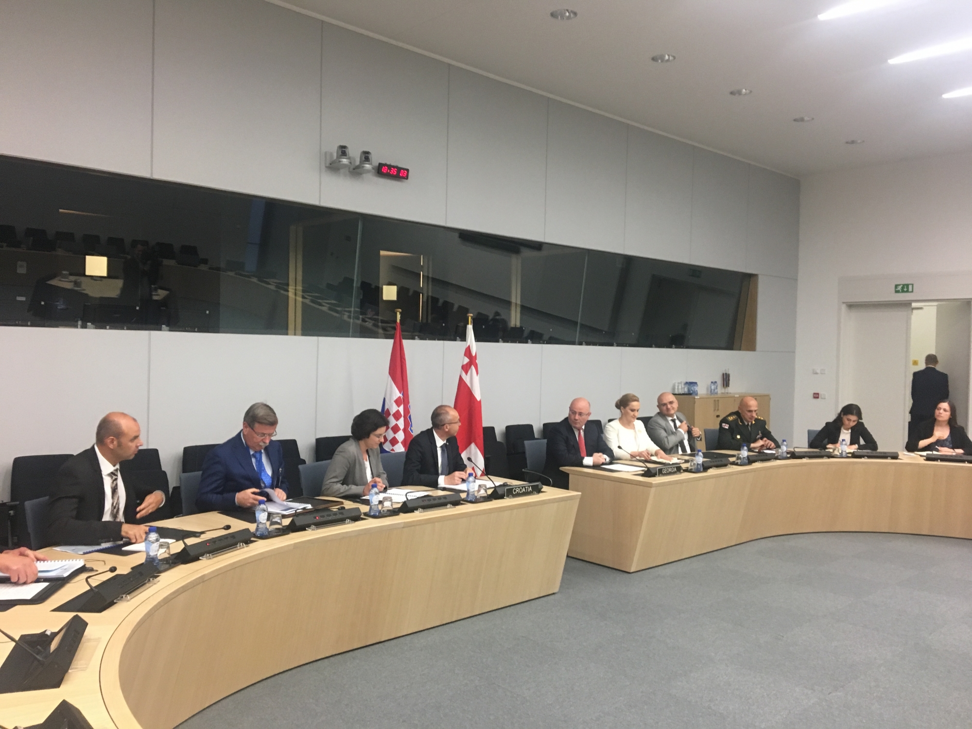 https://www.morh.hr/wp-content/gallery/ministar-krsticevic-na-sastanku-ministara-obrane-nato-a/bruxelles_08062018_17.jpg