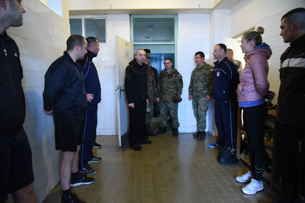 https://www.morh.hr/wp-content/gallery/ministar-krsticevic-obisao-vojarne-u-benkovcu-i-kninu/03_knin_24022017_08.jpg