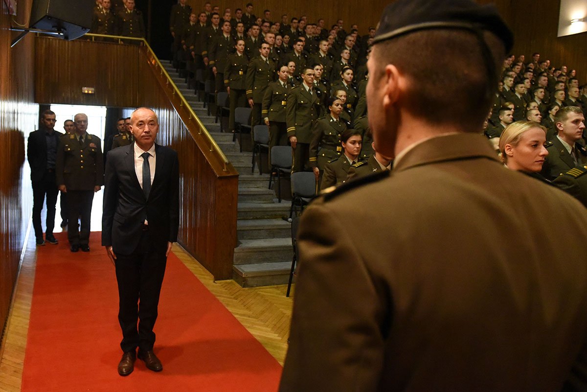 https://www.morh.hr/wp-content/gallery/ministar-krsticevic-odrzao-predavanje-kadetima-hrvatskog-vojnog-ucilista/predavanje_kaadetima19112019_01.jpg