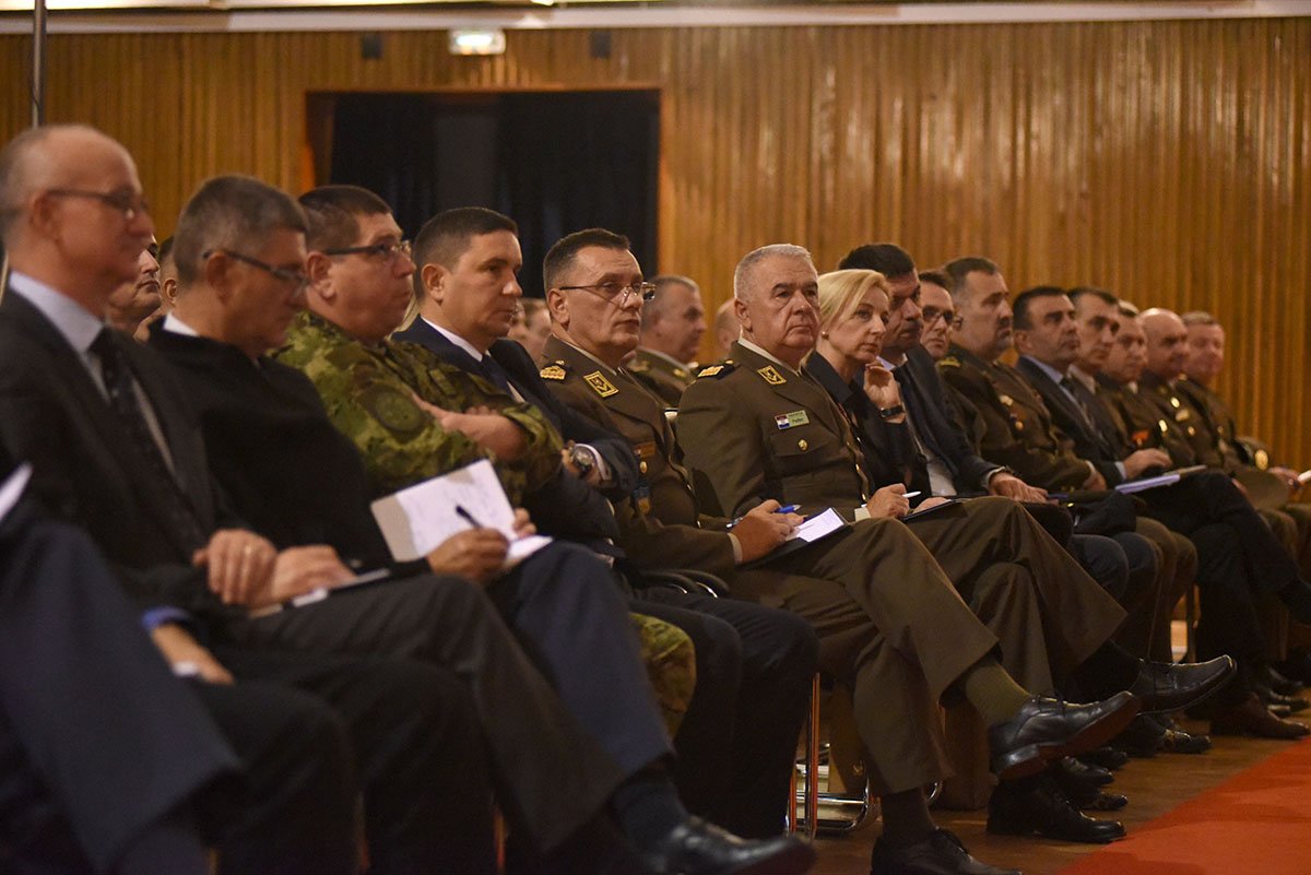 https://www.morh.hr/wp-content/gallery/ministar-krsticevic-odrzao-predavanje-kadetima-hrvatskog-vojnog-ucilista/predavanje_kaadetima19112019_18.jpg
