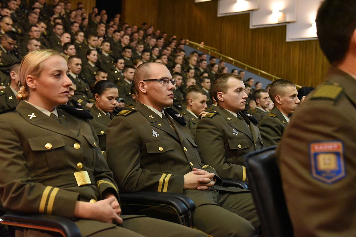 https://www.morh.hr/wp-content/gallery/ministar-krsticevic-odrzao-predavanje-kadetima-hrvatskog-vojnog-ucilista/predavanje_kaadetima19112019_19.jpg