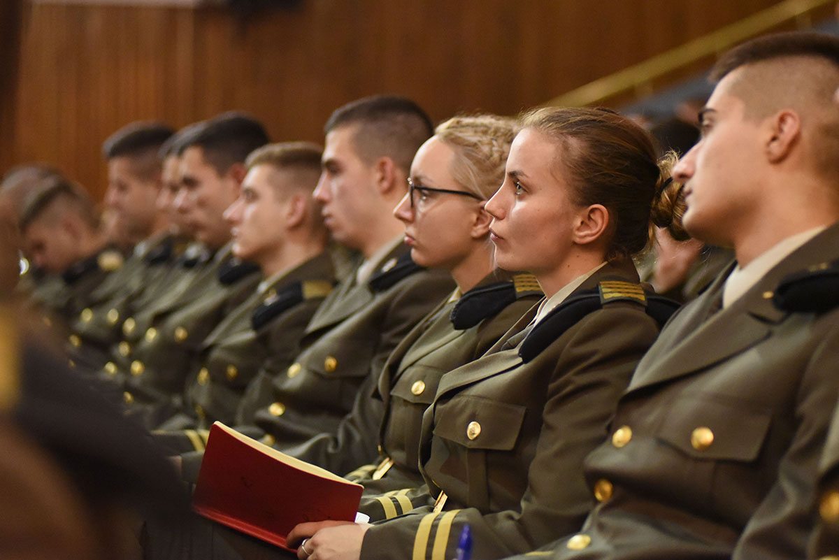 https://www.morh.hr/wp-content/gallery/ministar-krsticevic-odrzao-predavanje-kadetima-hrvatskog-vojnog-ucilista/predavanje_kaadetima19112019_23.jpg