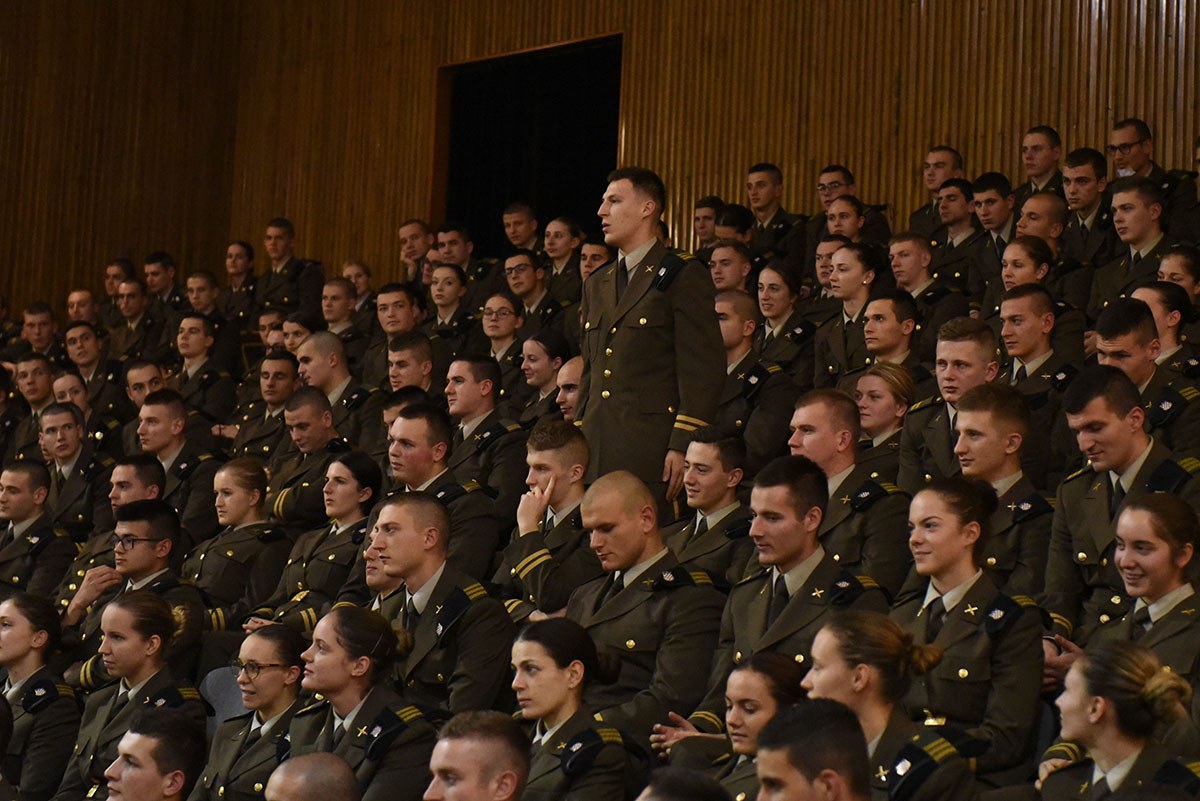 https://www.morh.hr/wp-content/gallery/ministar-krsticevic-odrzao-predavanje-kadetima-hrvatskog-vojnog-ucilista/predavanje_kaadetima19112019_28.jpg