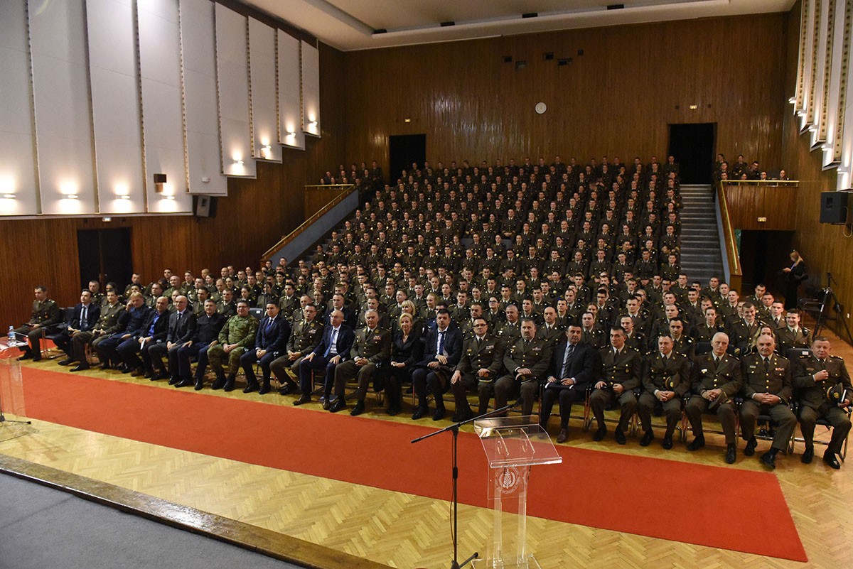 https://www.morh.hr/wp-content/gallery/ministar-krsticevic-odrzao-predavanje-kadetima-hrvatskog-vojnog-ucilista/predavanje_kaadetima19112019_32.jpg