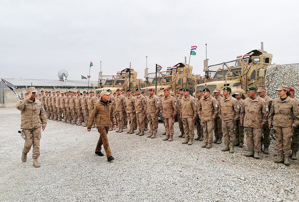 https://www.morh.hr/wp-content/gallery/ministar-krsticevic-posjetio-hrvatske-vojnike-u-kampu-marmal-u-afganistanu/20191218_afganistan_08.jpg