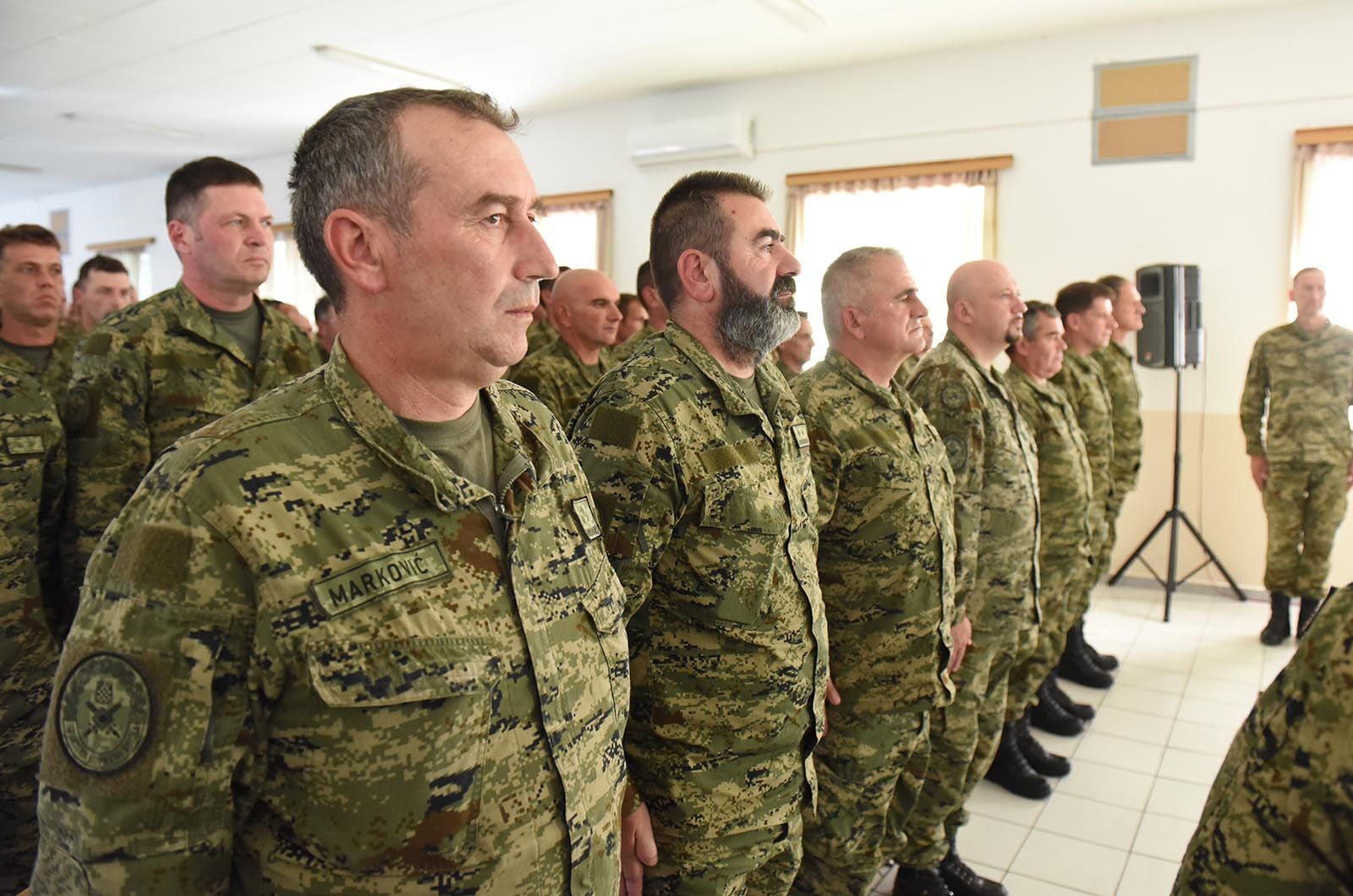 https://www.morh.hr/wp-content/gallery/ministar-krsticevic-posjetio-pricuvnike-hrvatske-vojske-na-obuci/ministar_krsticevic_pricuva_hv_osrh_190719_18.jpg