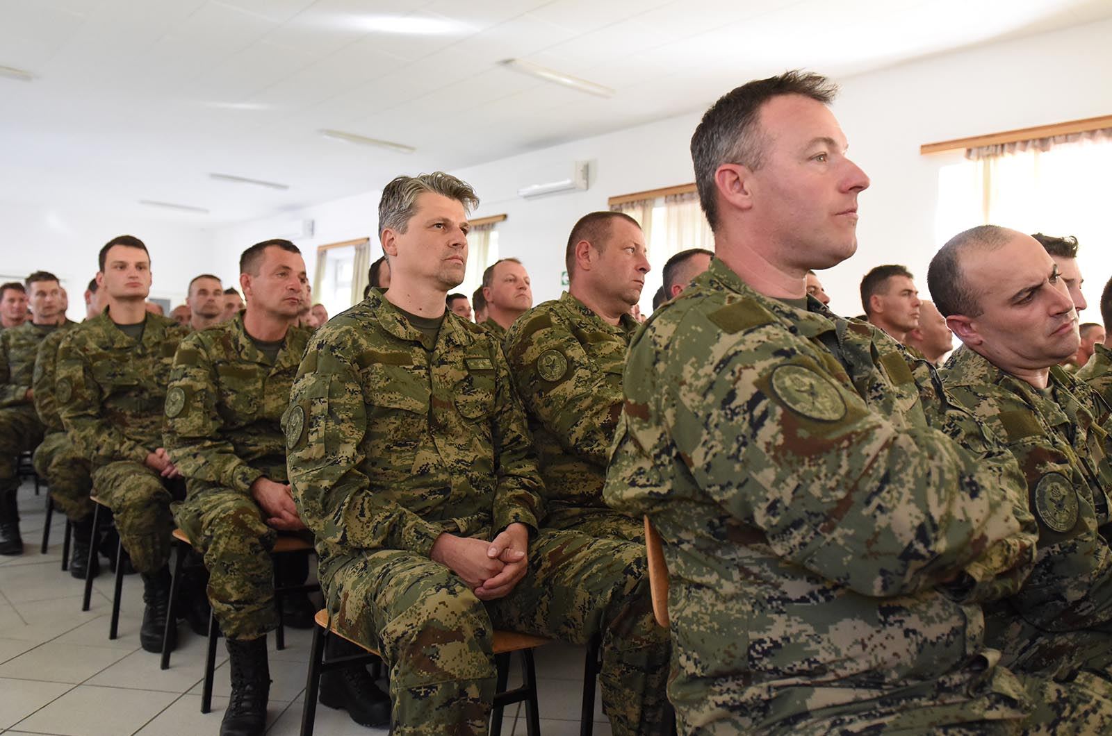 https://www.morh.hr/wp-content/gallery/ministar-krsticevic-posjetio-pricuvnike-hrvatske-vojske-na-obuci/ministar_krsticevic_pricuva_hv_osrh_190719_21.jpg