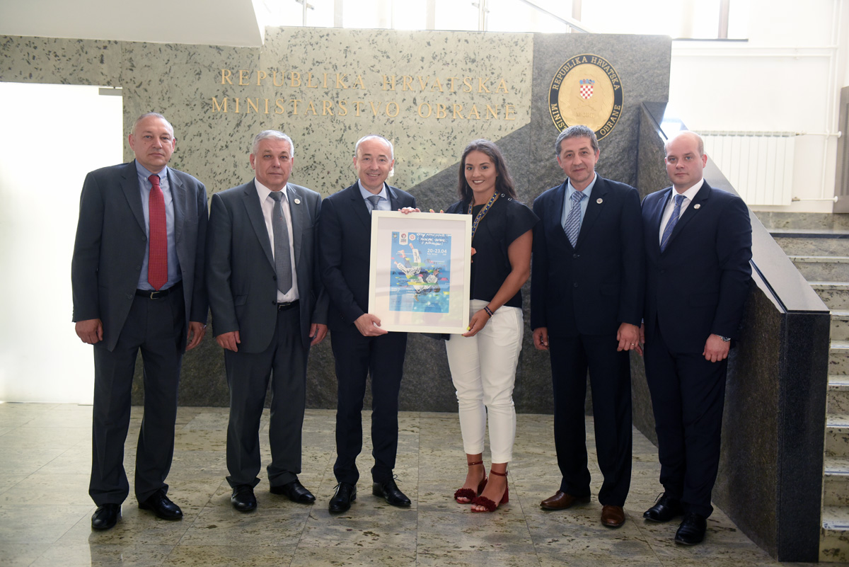 https://www.morh.hr/wp-content/gallery/ministar-krsticevic-primio-broncanu-judo-reprezentativku/judo_13062017_5.jpg