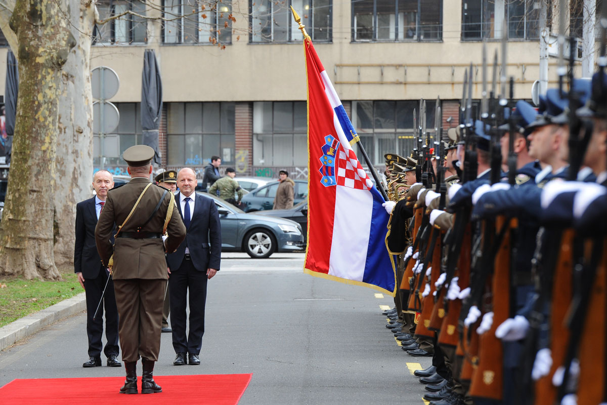 https://www.morh.hr/wp-content/gallery/ministar-krsticevic-primio-madarskog-ministra-obrane/mo_hu_03022017_04.jpg