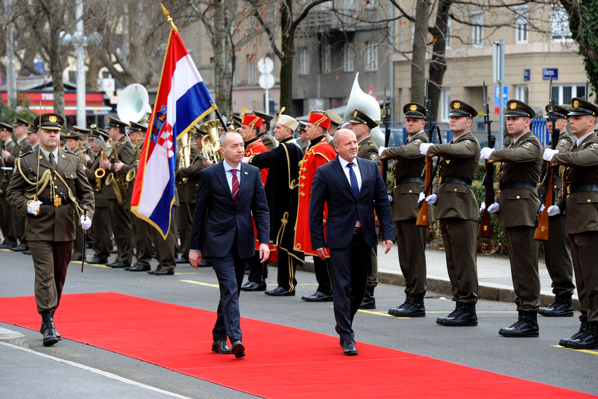 https://www.morh.hr/wp-content/gallery/ministar-krsticevic-primio-madarskog-ministra-obrane/mo_hu_03022017_07.jpg