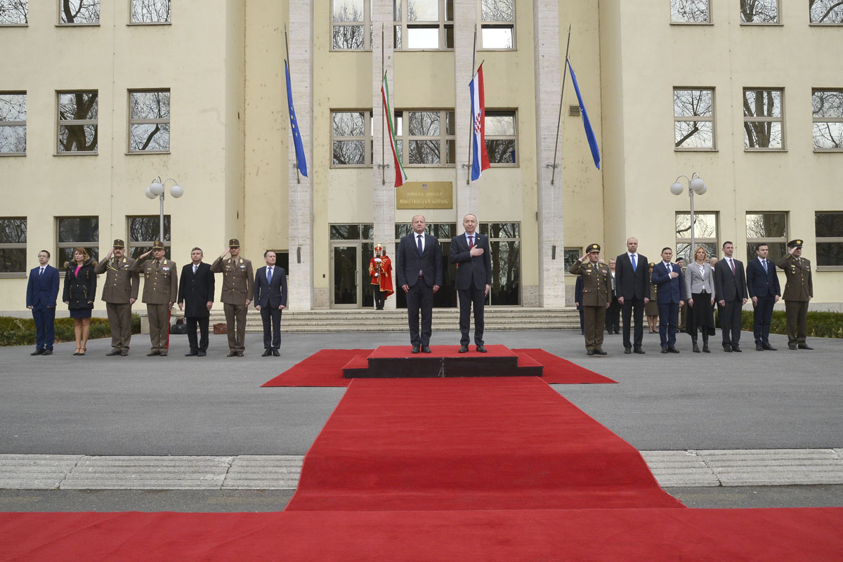 https://www.morh.hr/wp-content/gallery/ministar-krsticevic-primio-madarskog-ministra-obrane/mo_hu_03022017_10.jpg