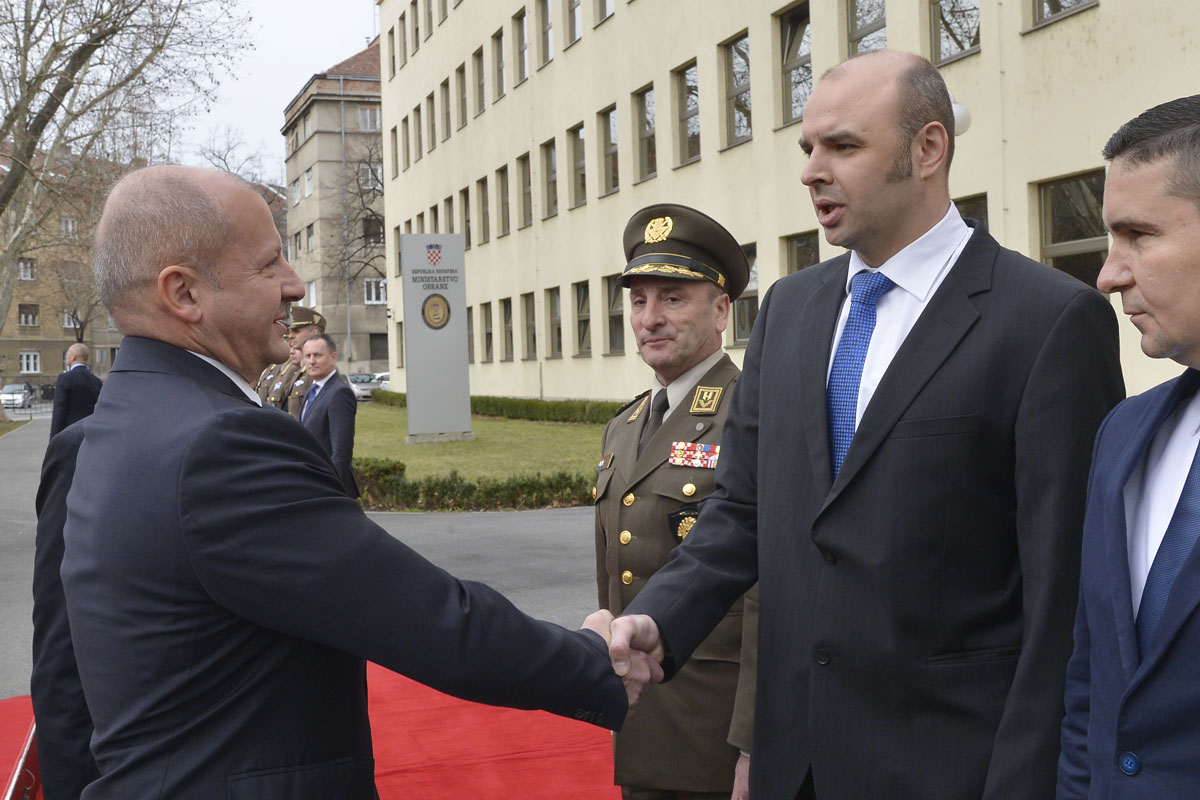 https://www.morh.hr/wp-content/gallery/ministar-krsticevic-primio-madarskog-ministra-obrane/mo_hu_03022017_13.jpg