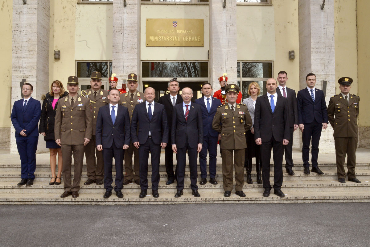 https://www.morh.hr/wp-content/gallery/ministar-krsticevic-primio-madarskog-ministra-obrane/mo_hu_03022017_16.jpg