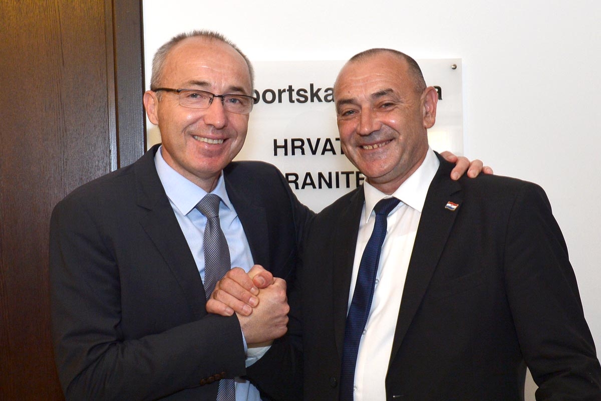https://www.morh.hr/wp-content/gallery/ministar-krsticevic-s-celnicima-braniteljskih-udruga/braniteljske_udruge_29052018_14.jpg
