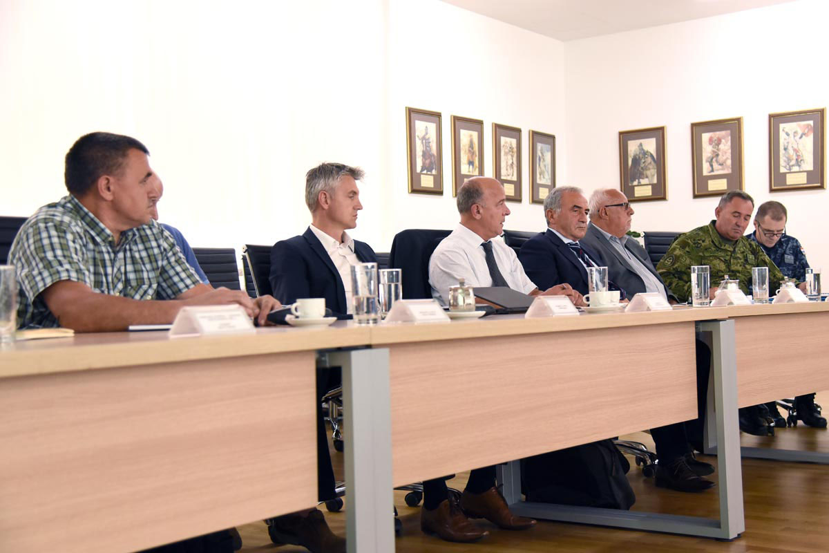 https://www.morh.hr/wp-content/gallery/ministar-krsticevic-s-clanovima-savjetodavnog-tijela-za-borbeni-avion/borbeni_a_04092017_2.jpg