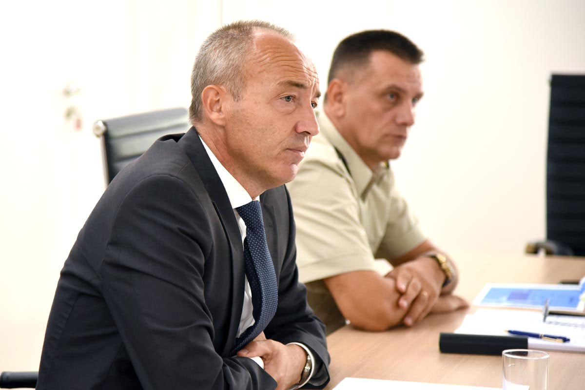 https://www.morh.hr/wp-content/gallery/ministar-krsticevic-s-clanovima-savjetodavnog-tijela-za-borbeni-avion/borbeni_a_04092017_6.jpg