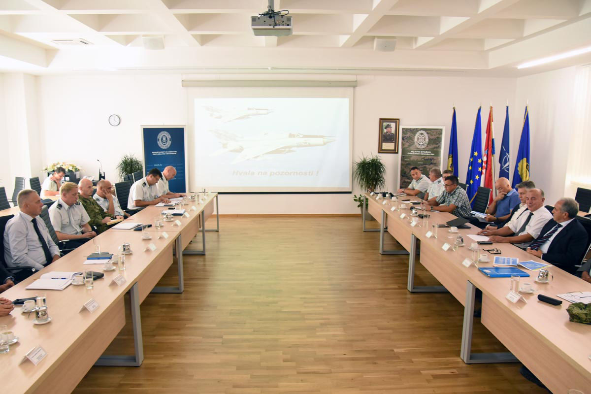 https://www.morh.hr/wp-content/gallery/ministar-krsticevic-s-clanovima-savjetodavnog-tijela-za-borbeni-avion/borbeni_a_04092017_7.jpg