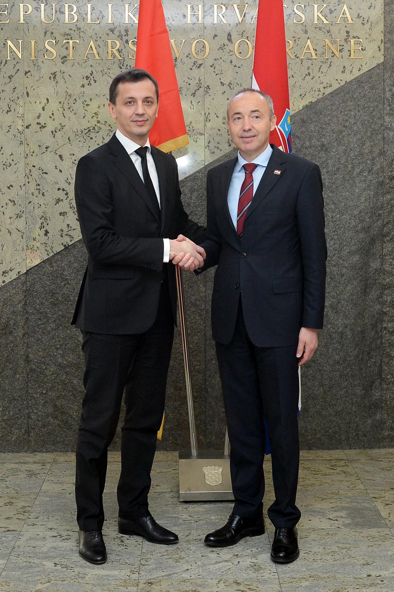 https://www.morh.hr/wp-content/gallery/ministar-krsticevic-s-crnogorskim-ministrom-obrane-boskovicem/mo_cg_07042017_11.jpg