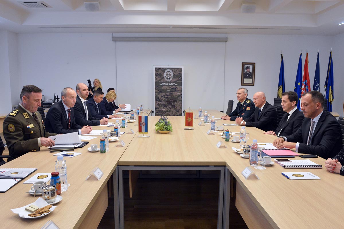 https://www.morh.hr/wp-content/gallery/ministar-krsticevic-s-crnogorskim-ministrom-obrane-boskovicem/mo_cg_07042017_13.jpg