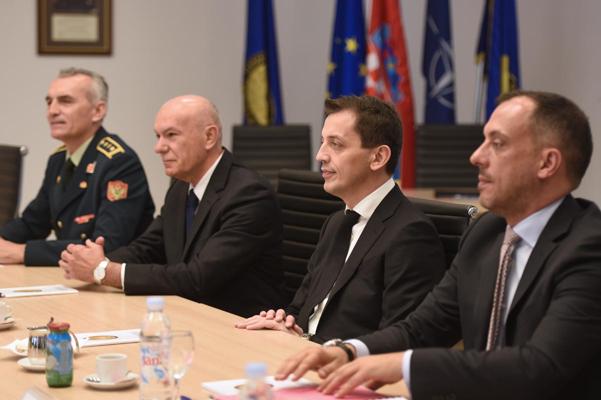 https://www.morh.hr/wp-content/gallery/ministar-krsticevic-s-crnogorskim-ministrom-obrane-boskovicem/mo_cg_07042017_14.jpg