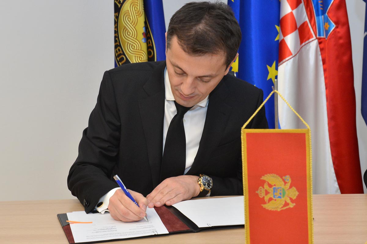 https://www.morh.hr/wp-content/gallery/ministar-krsticevic-s-crnogorskim-ministrom-obrane-boskovicem/mo_cg_07042017_17.jpg