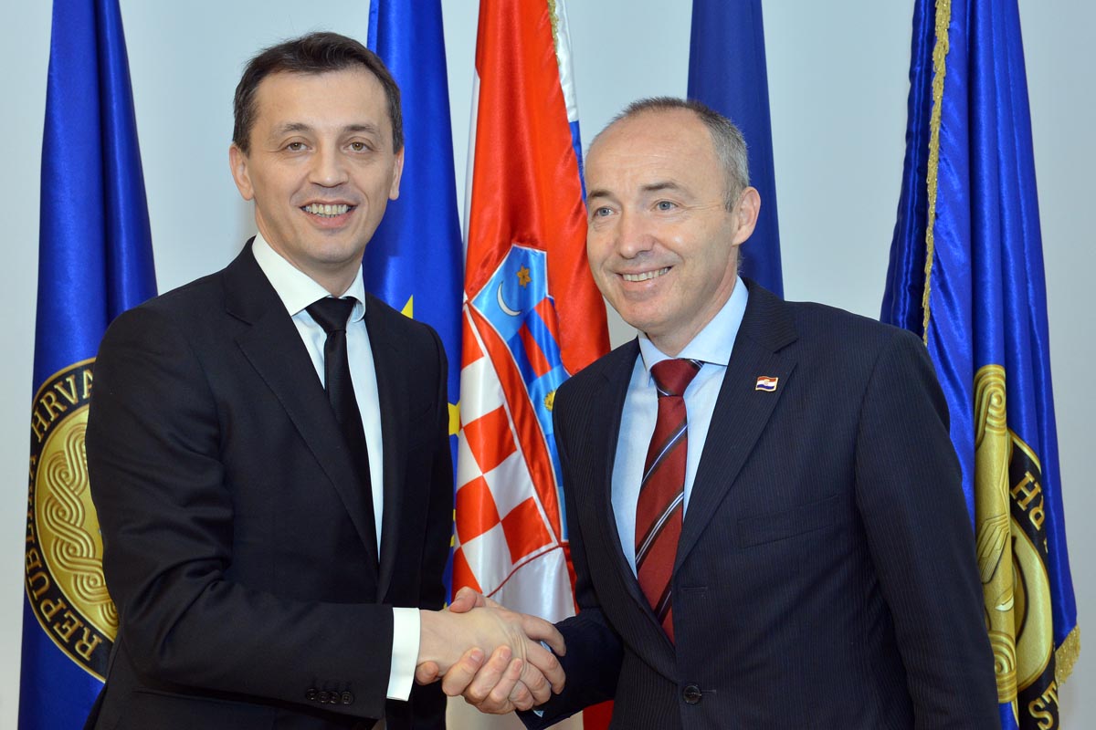 https://www.morh.hr/wp-content/gallery/ministar-krsticevic-s-crnogorskim-ministrom-obrane-boskovicem/mo_cg_07042017_20.jpg