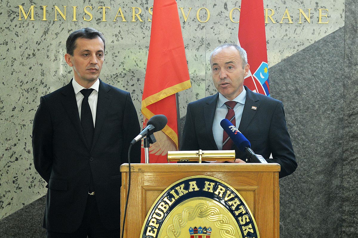https://www.morh.hr/wp-content/gallery/ministar-krsticevic-s-crnogorskim-ministrom-obrane-boskovicem/mo_cg_07042017_21.jpg