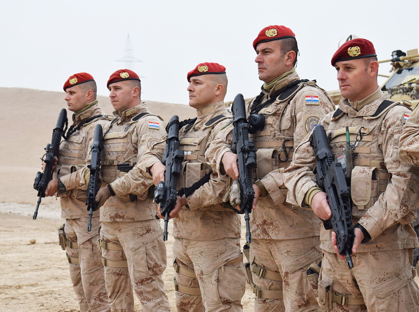 https://www.morh.hr/wp-content/gallery/ministar-krsticevic-s-hrvatskim-vojnicima-u-mazar-e-sharifu/dsc_0567.jpg