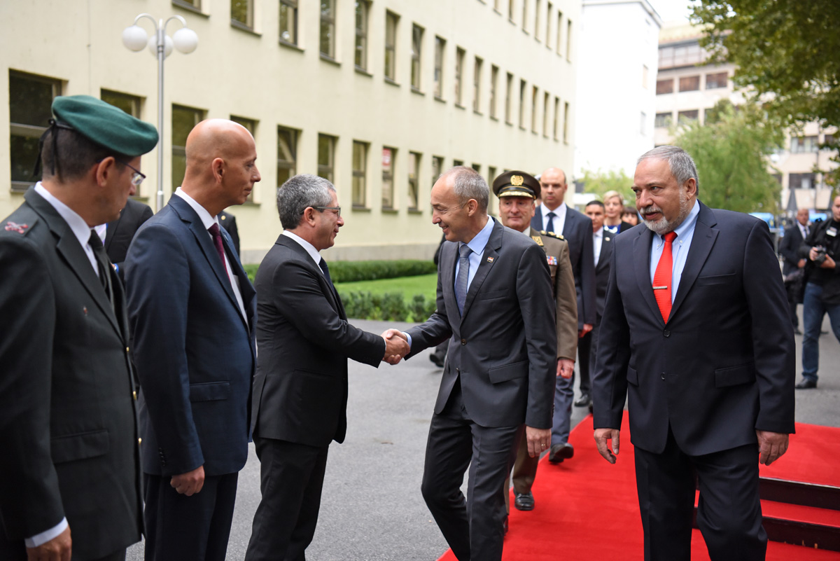 https://www.morh.hr/wp-content/gallery/ministar-krsticevic-s-izraelskim-ministrom-obrane-liebermanom-dopuna/israel_ph_tb_26092017_11.jpg