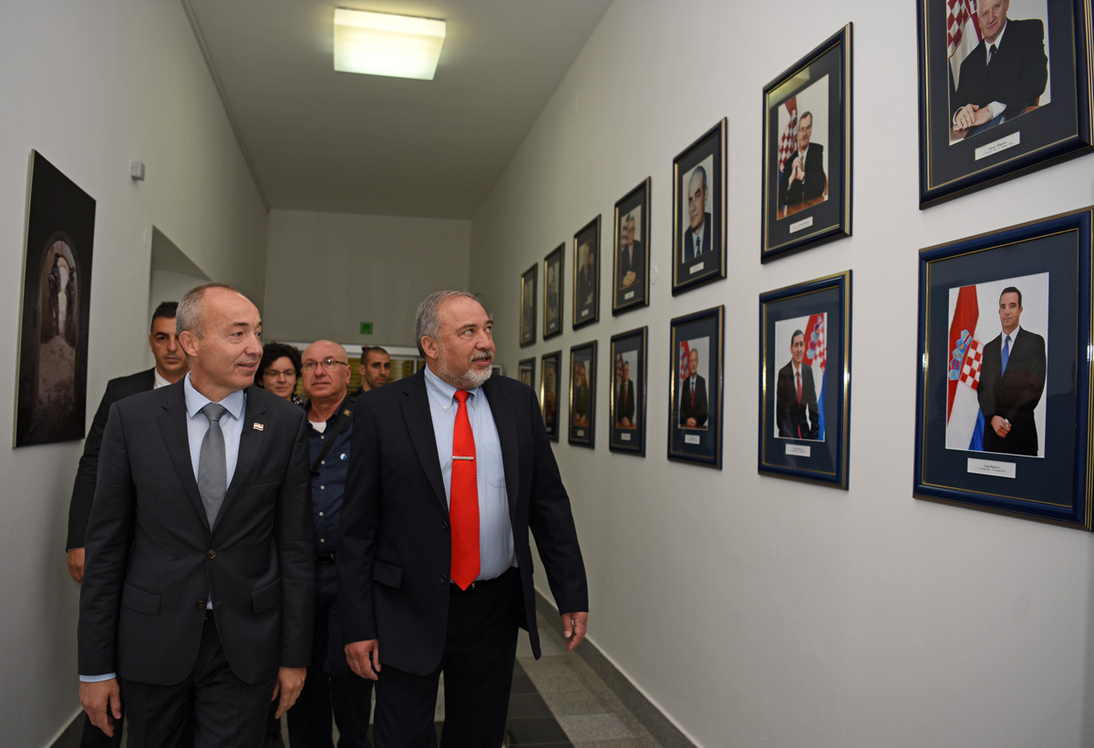 https://www.morh.hr/wp-content/gallery/ministar-krsticevic-s-izraelskim-ministrom-obrane-liebermanom-dopuna/israel_ph_tb_26092017_14.jpg