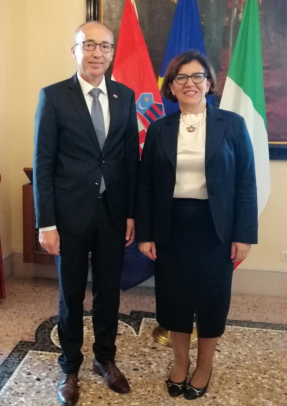 https://www.morh.hr/wp-content/gallery/ministar-krsticevic-s-ministricom-trentom-u-rimu/krsticevic_italia_19062019_07.jpg